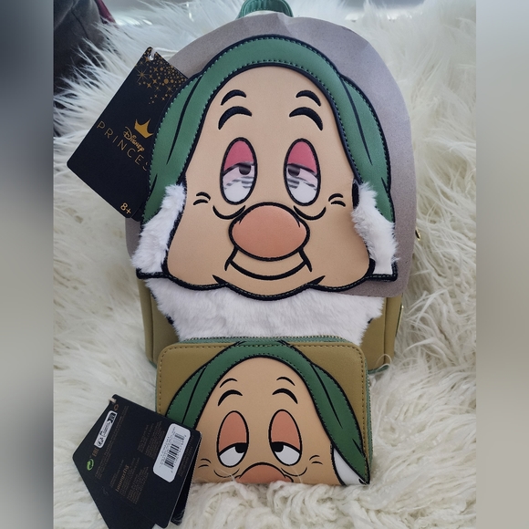 Loungefly | Bags | New Loungefly Seven Dwarf Bashful Lenticular Mini ...